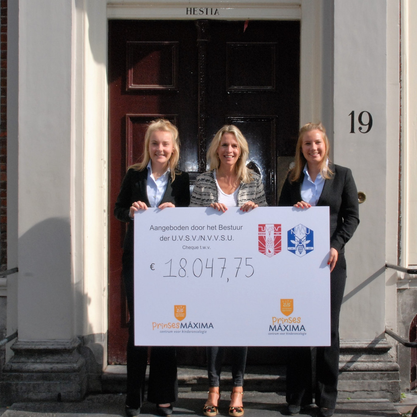 Utrechtse vrouwelijke studentenvereniging U.V.S.V./N.V.V.S.U. haalt prachtige bedrag op voor het Máxima